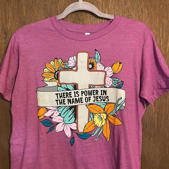 2 Love In Faith T-shirts! Women’s size Medium! Tshirt is soft & comfortable! - Picture 4 of 6